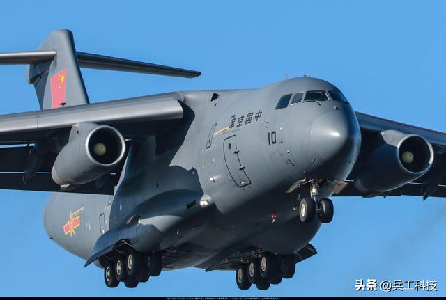 運-20駕駛艙細節(jié)曝光后，才知道原來這么先進，部分技術比C-17還好