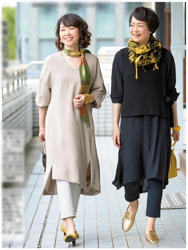 這些日本主婦真有品位，穿裙不露膝蓋、不配絲襪，優(yōu)雅到骨子里