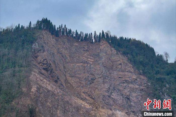 四川筠連：滑坡山體再現(xiàn)險情 科技助力撤離及時零傷亡