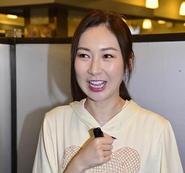 TVB女星莊思敏遭非禮，被外籍人士故意撞胸口，網(wǎng)友調(diào)侃：胸太大