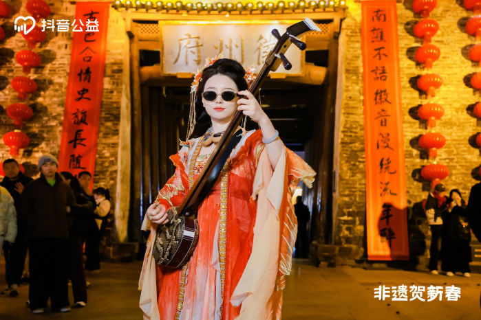 抖音公益“非遺賀新春”市集落地徽州古城，助黃山魚燈年俗出圈