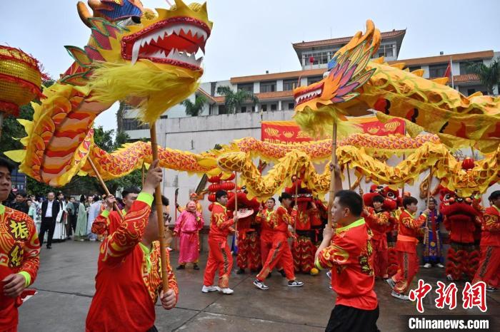 （新春走基層）科技藝術(shù)與千年民俗交融 ?？谠盎ā睒泳`放