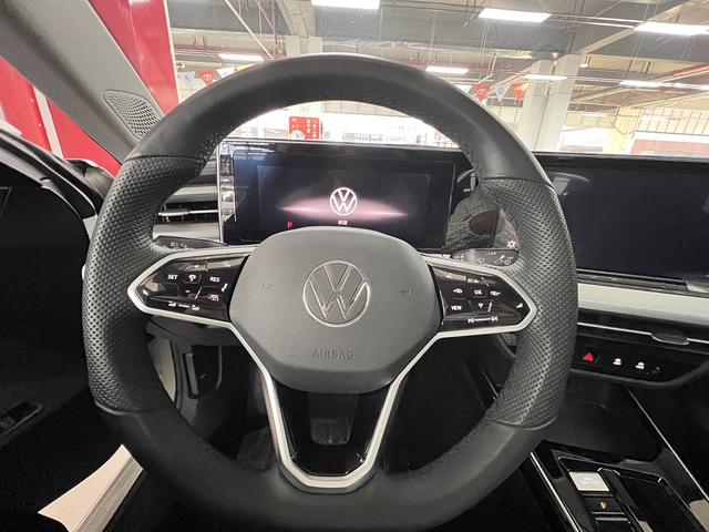 超高性價比！2022款大眾凌渡L，10萬出頭體驗8.9秒“超辣”推背感