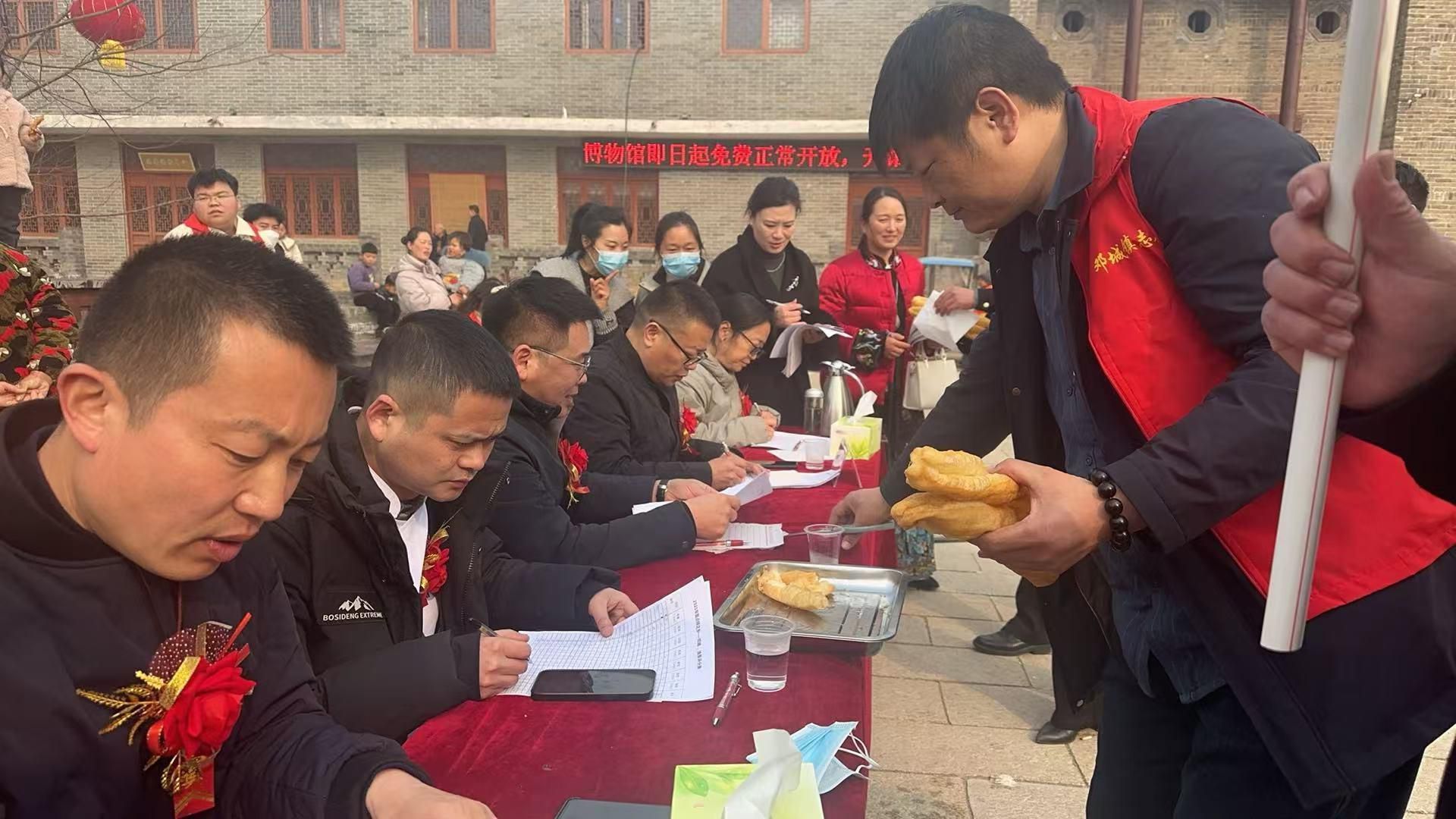 新春走基層丨鄧城人的油條擂臺(tái)賽