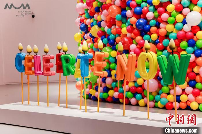 “大黃鴨之父”新作《粉色江豚》長沙揭幕