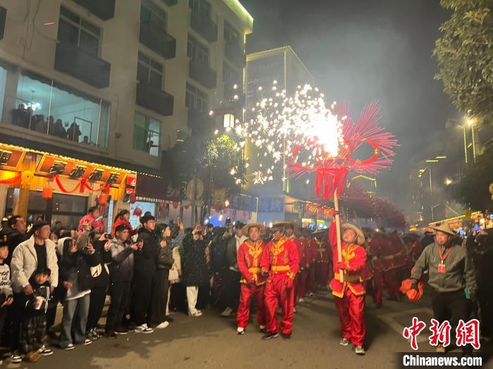 福建屏南千年古鎮(zhèn)辦燈會 十里八村濃濃民俗風(fēng)