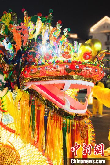 浙江杭州：正月十七化燈祈福