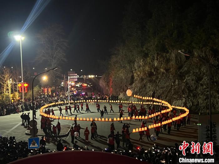 福建屏南千年古鎮(zhèn)辦燈會 十里八村濃濃民俗風(fēng)