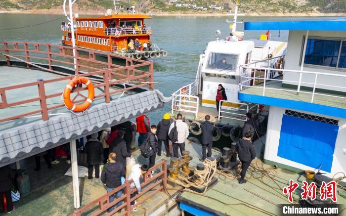 重慶巫山“擺渡人”的26載堅守與溫情護航