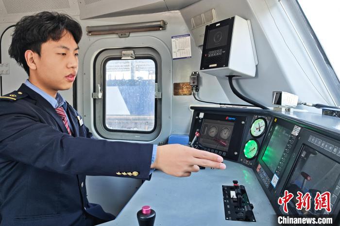 “鋼鐵駝隊(duì)”的“00后”“牽駝人”