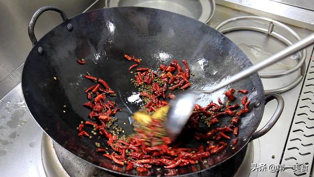 廚師長教你干煸盤龍鱔的正宗做法，色香味俱全，地道豫菜值得收藏