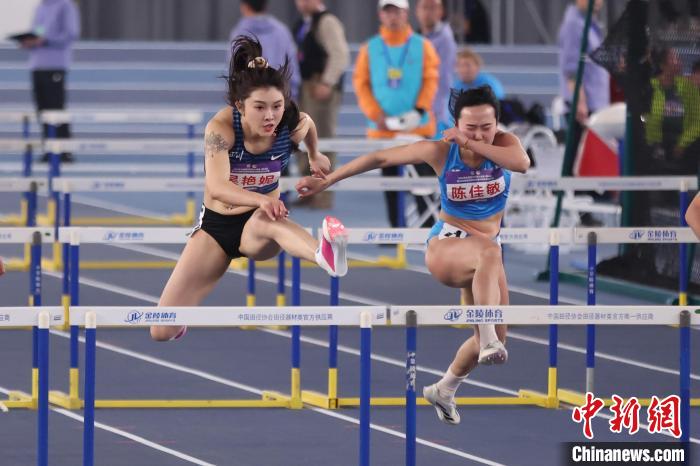 南京賽場(chǎng)上演“欄王”比拼 劉俊茜、吳艷妮分別奪得男、女60米欄冠軍