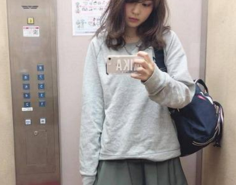 21歲女大學(xué)生兼職氣象主播，身份曝光成國民女神