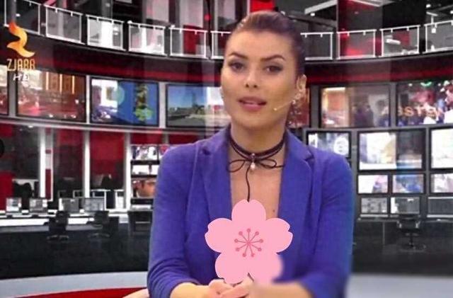 尺度驚人！阿爾巴尼亞新聞界女主播真空穿西裝，胸前內(nèi)容引發(fā)熱議