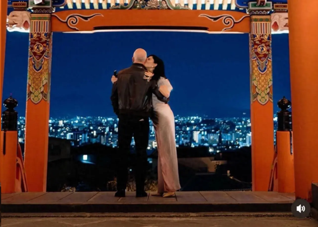 桑切斯：不愧是女主播出身，“彩虹屁”高手，哄得貝佐斯神魂顛倒