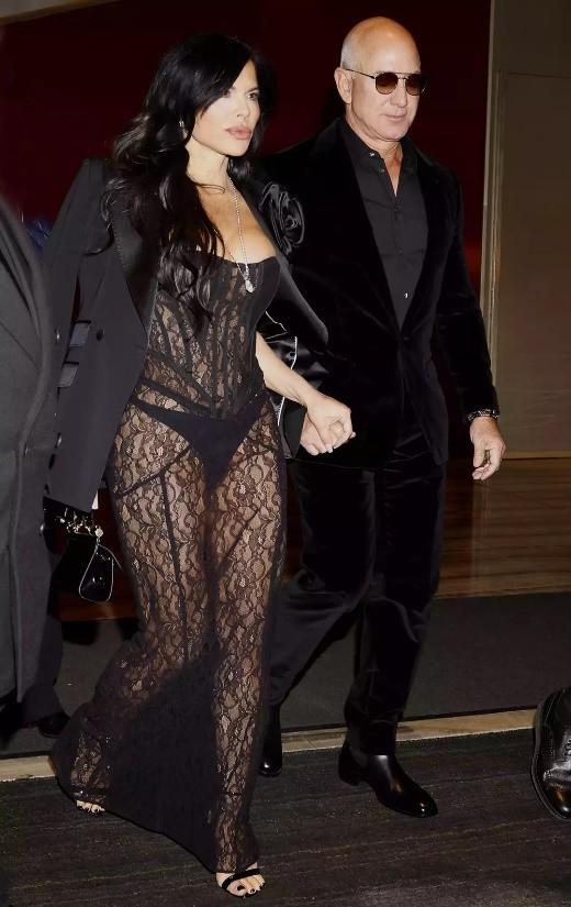 桑切斯：不愧是女主播出身，“彩虹屁”高手，哄得貝佐斯神魂顛倒