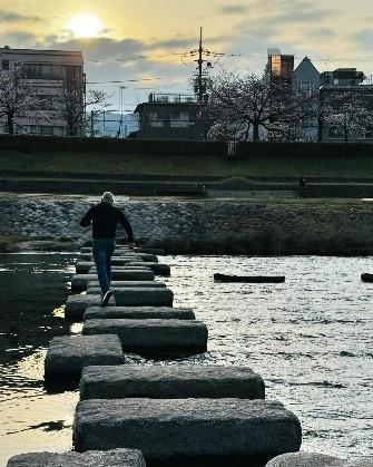 桑切斯：不愧是女主播出身，“彩虹屁”高手，哄得貝佐斯神魂顛倒