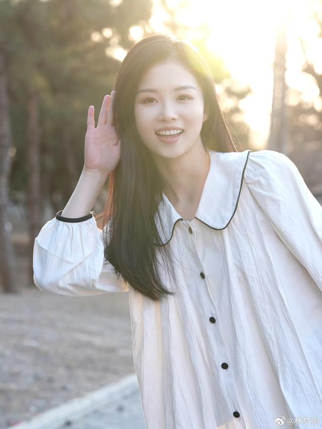 瓜子臉美女體育主播林夢(mèng)鴿寫(xiě)真分享！