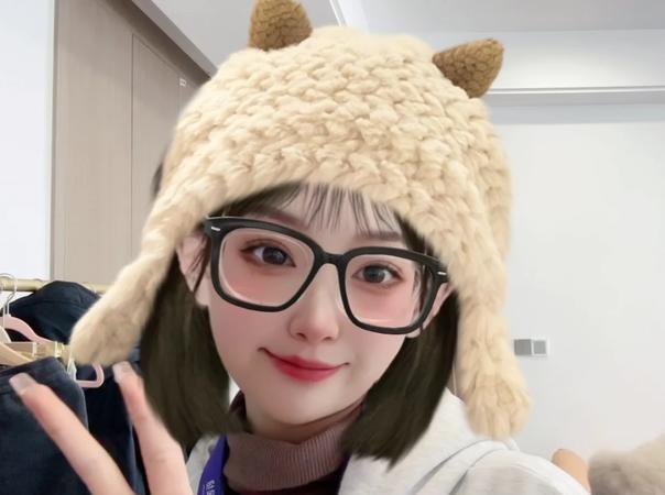 三只羊：性感美女主播卓仕琳，拌胸寫真身材勁爆，連看99次??！