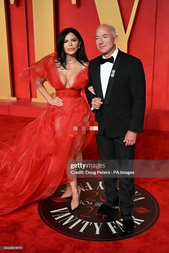 桑切斯：不愧是女主播出身，“彩虹屁”高手，哄得貝佐斯神魂顛倒