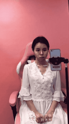 連上4天熱搜的斗魚女主播“喬碧蘿”，究竟有多荒唐多魔幻？