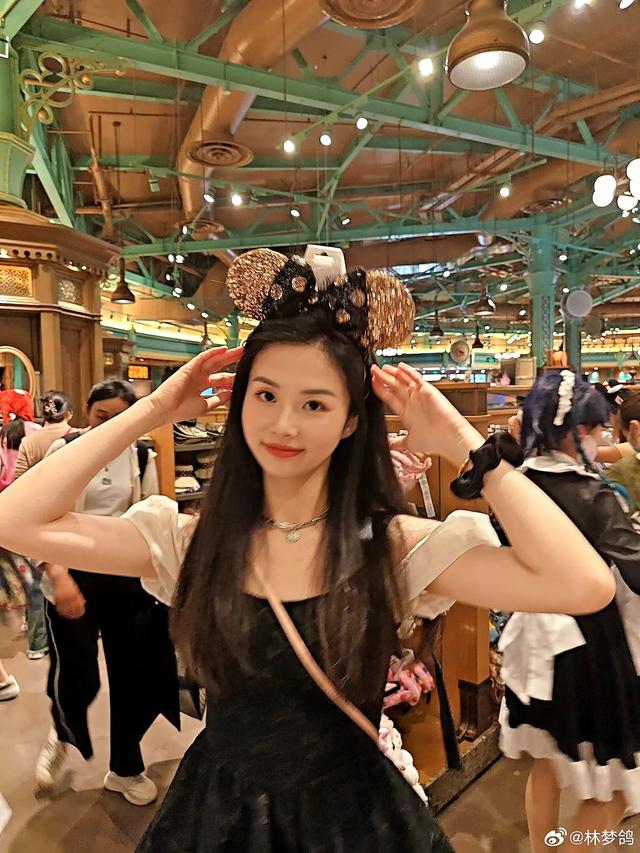 瓜子臉美女體育主播林夢(mèng)鴿寫(xiě)真分享！