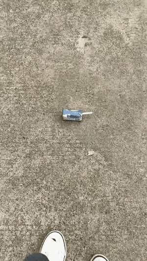 現(xiàn)在女大學生太開放, 這么隱私的東西露在外面, 男人看了都臉紅!