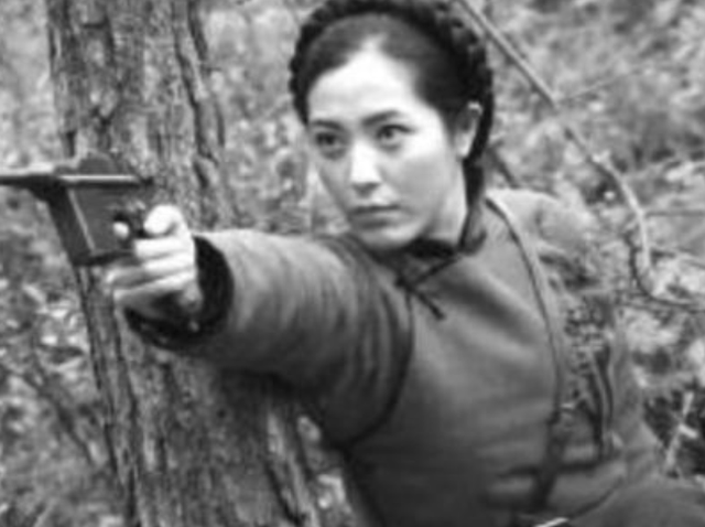 殘害無辜的女匪田玉蓮，與丈夫藏匿深山16年，因要生孩子暴露被誅