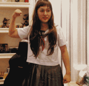 「喜聞樂見」WE戰(zhàn)隊(duì)新傳統(tǒng)？957女裝直播清純甜美