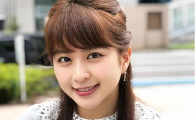 21歲女大學(xué)生兼職氣象主播，身份曝光成國民女神