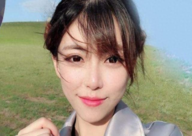 周淑怡跳槽快手直播，穿短裙跳社會搖，網(wǎng)友：精神小妹找到組織了