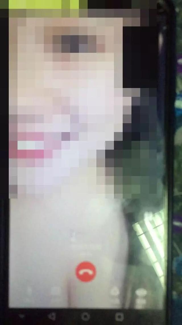 女主播每晚直播不堪表演，13歲兒子就在隔壁房間