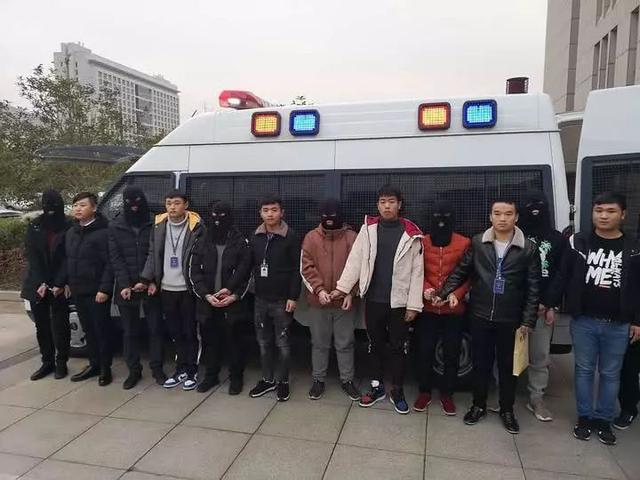 女主播每晚直播不堪表演，13歲兒子就在隔壁房間