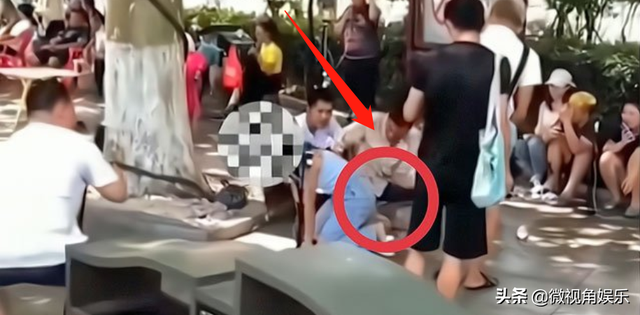 長(zhǎng)沙街頭現(xiàn)當(dāng)眾打屁股低俗直播，引發(fā)觀眾反感