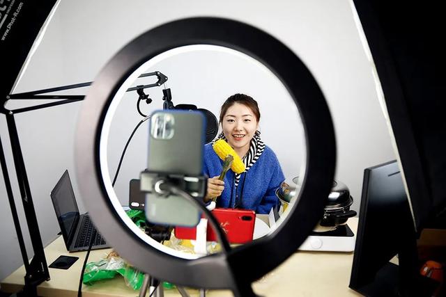 吃播：“空巢青年”的一劑良藥