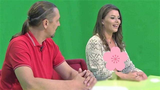 尺度驚人！阿爾巴尼亞新聞界女主播真空穿西裝，胸前內(nèi)容引發(fā)熱議