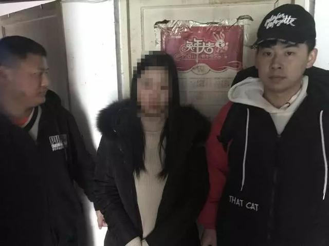 女主播每晚直播不堪表演，13歲兒子就在隔壁房間