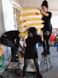 現(xiàn)在女大學生太開放, 這么隱私的東西露在外面, 男人看了都臉紅!