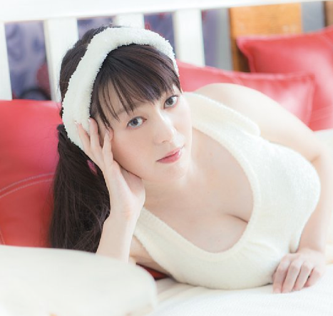 前日本NHK“巨乳”女主播慘遭網(wǎng)絡(luò)暴力，被迫辭職后大拍寫真“報(bào)復(fù)”流言