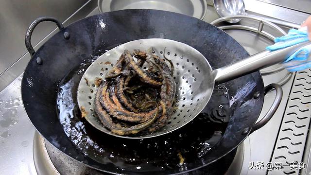 廚師長教你干煸盤龍鱔的正宗做法，色香味俱全，地道豫菜值得收藏