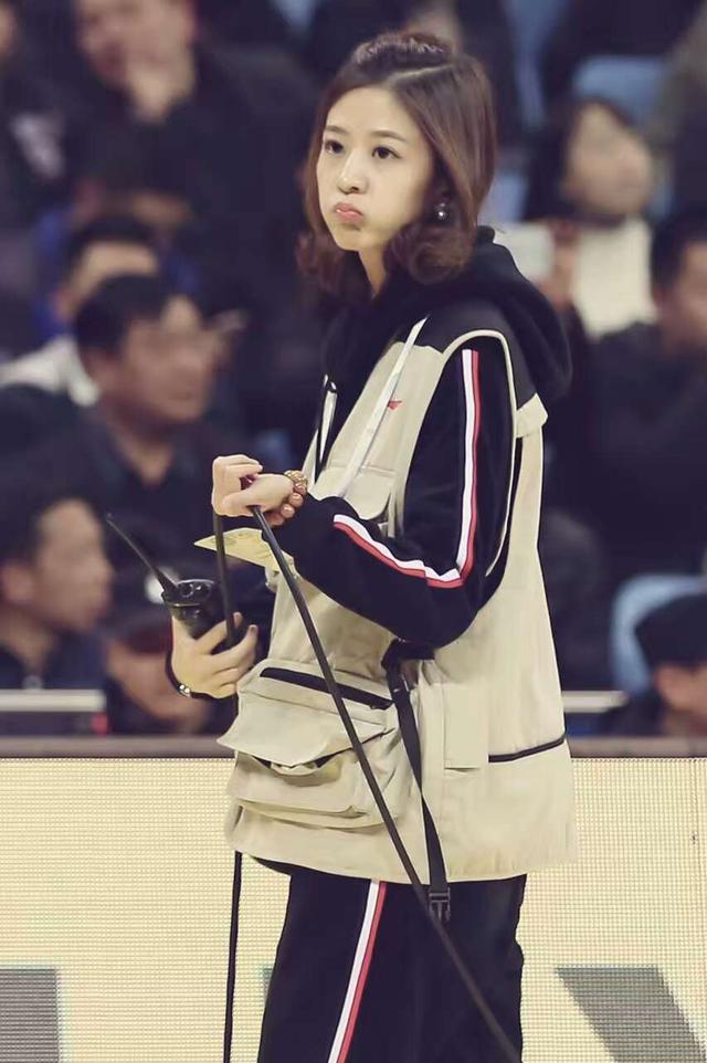 中超最美女主播賈紫婷，如今在CBA，千嬌百媚生