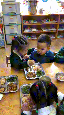 現(xiàn)在女大學生太開放, 這么隱私的東西露在外面, 男人看了都臉紅!