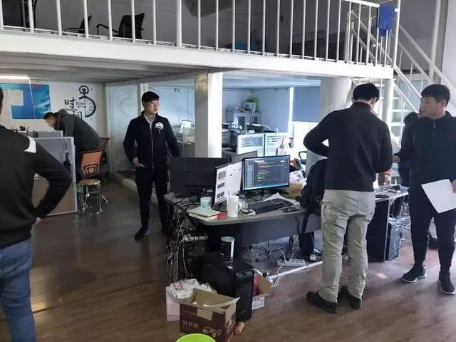 女主播每晚直播不堪表演，13歲兒子就在隔壁房間