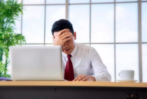 50歲大叔找女主播做女友，被分手后想要回錢財，被果斷拒絕