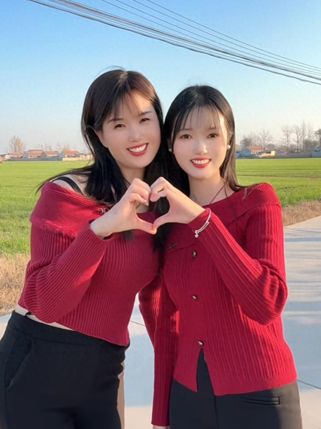 “頂流”女主播宣布退網(wǎng)！欠百萬債務(wù)？聊天記錄曝光，曾頗受中老年男性歡迎