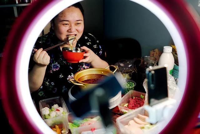 吃播：“空巢青年”的一劑良藥