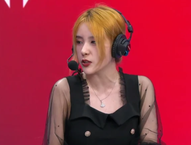 LPL三大美女主持亮相，小鈺神情低落，替Rookie擔心，張導獨寵她