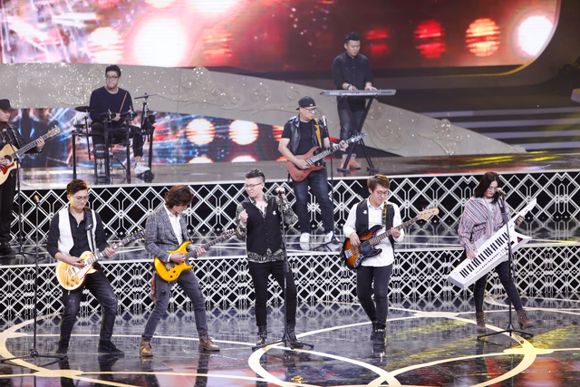 2020青島春晚袁慧婷、向東等演唱歌曲《有點(diǎn)甜》，畫面太甜蜜了