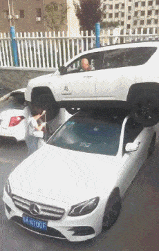 現(xiàn)在女大學生太開放, 這么隱私的東西露在外面, 男人看了都臉紅!