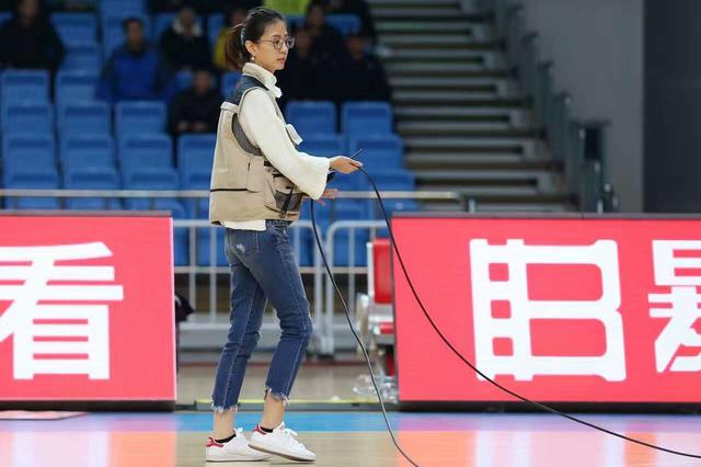 中超最美女主播賈紫婷，如今在CBA，千嬌百媚生